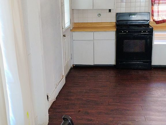 5th image of 205 Hathaway St
