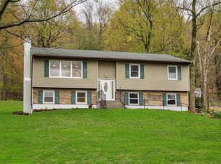 48 Hemlock Dr, Hopewell Junction, NY 12533