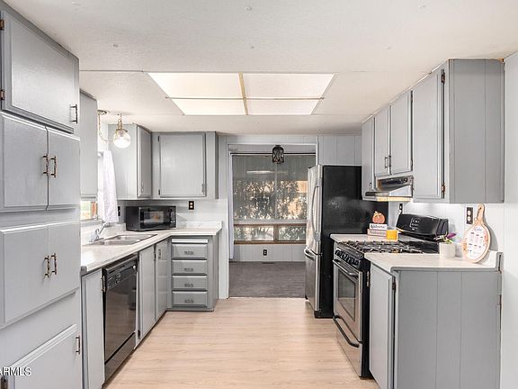 3rd image of 2652 W Union Hills Dr #114