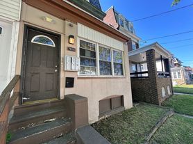 Paschall Ave 7028 - "Pm Hold All Funds", 3rd Floor