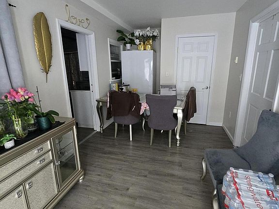 2nd image of 130 Lincoln Ave