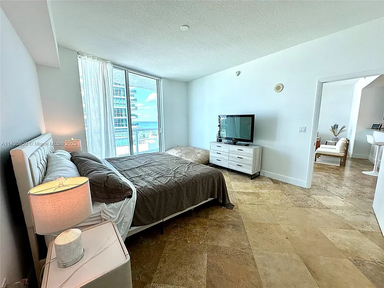 6515 Collins Ave #810 — Photo 9