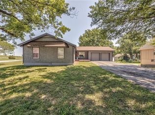 1400 E Salem Ln, Olathe, KS 66062