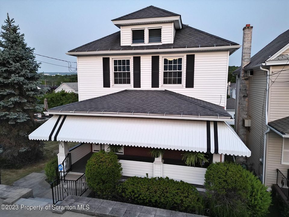 1st image of 836 Albert St