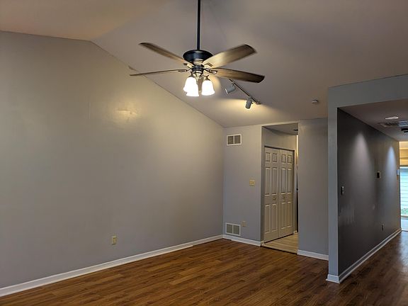 4th image of 225 Clinton St
