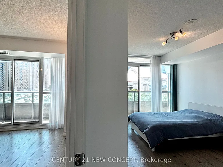 25 Lower Simcoe St #808 — Photo 9