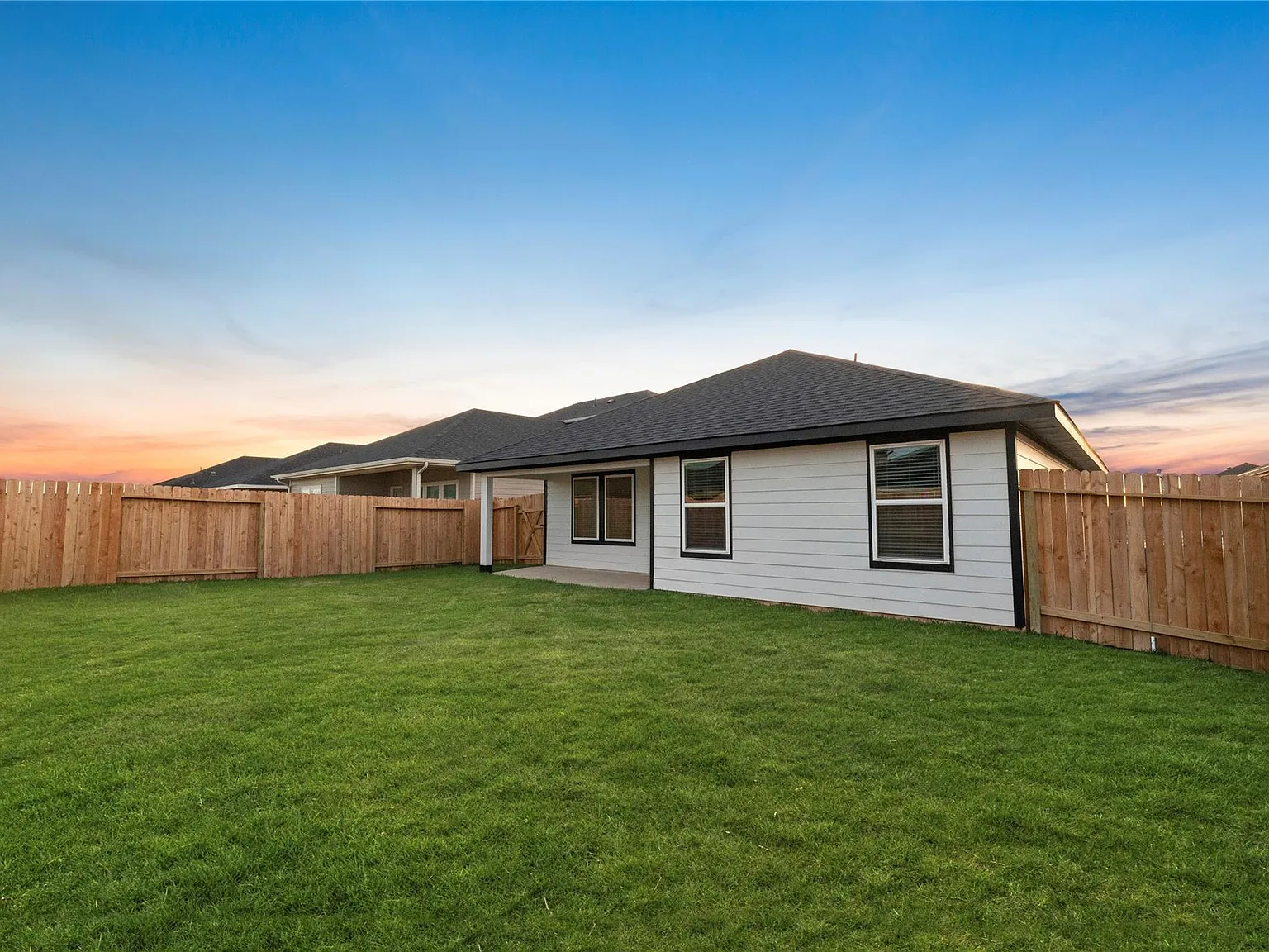 3 bed, 2.0 bath, 1675 sqft, $1,999 — Photo 1