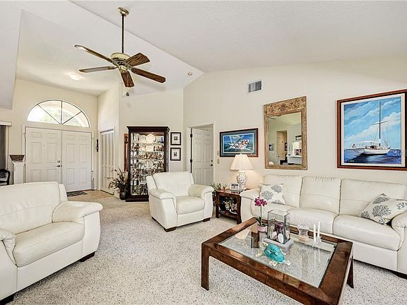 4th image of 5 Leeward Dr