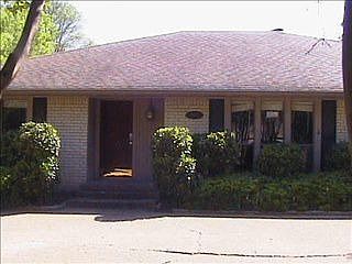 1st image of 610 Park Bend Dr
