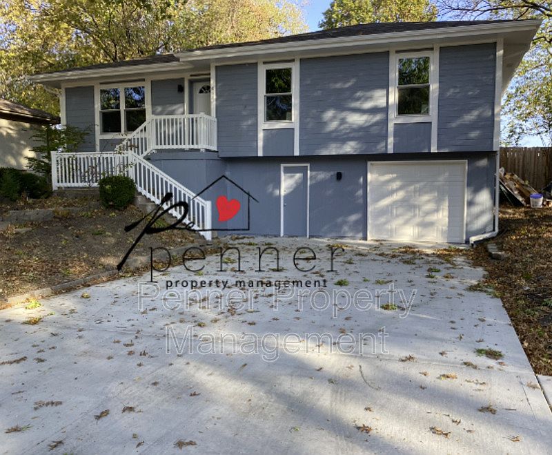 1st image of 818 SE 19th St