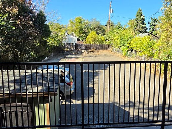 5th image of 1576 Chestnut St #8