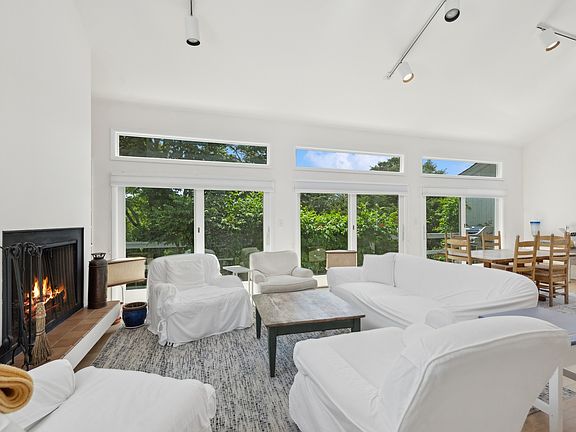 5th image of 74 Jacqueline Dr