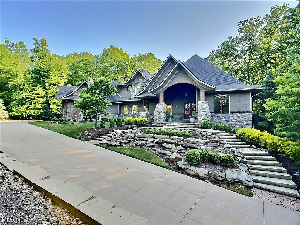 17797 Falling Water Rd photo 1