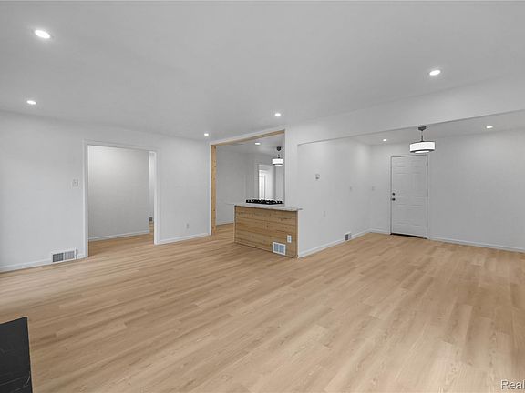 4th image of 5961 Bluehill St