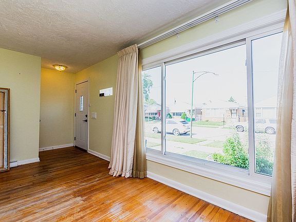 4th image of 4535 S Leamington Ave #H