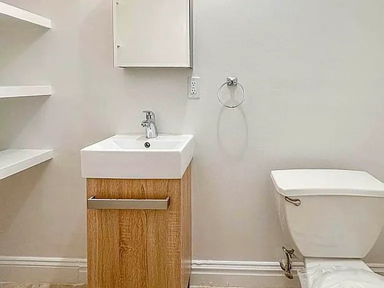 437 W 54th St #1A — Photo 12