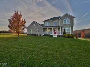 30 Landmark Dr, Lake Ariel, PA 18436