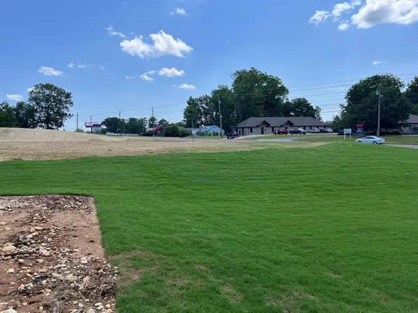 1200 E Wood St, Paris, TN 38242