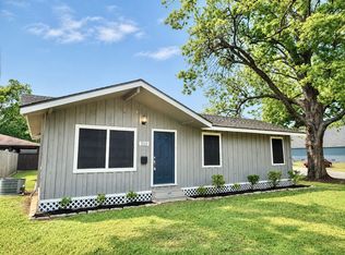 310 S Shanks St, Clute, TX 77531