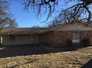 900 Sandy Beach Rd, Azle, TX 76020
