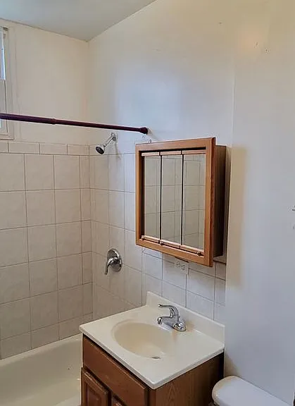 2155 N Kilbourn Ave — Photo 19