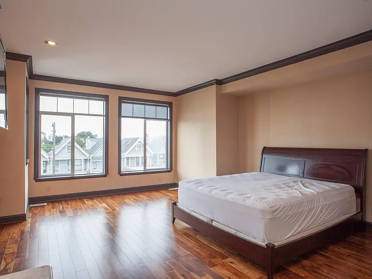 876 Castro St — Photo 21