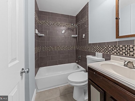 4th image of 1016 Waterside Ct