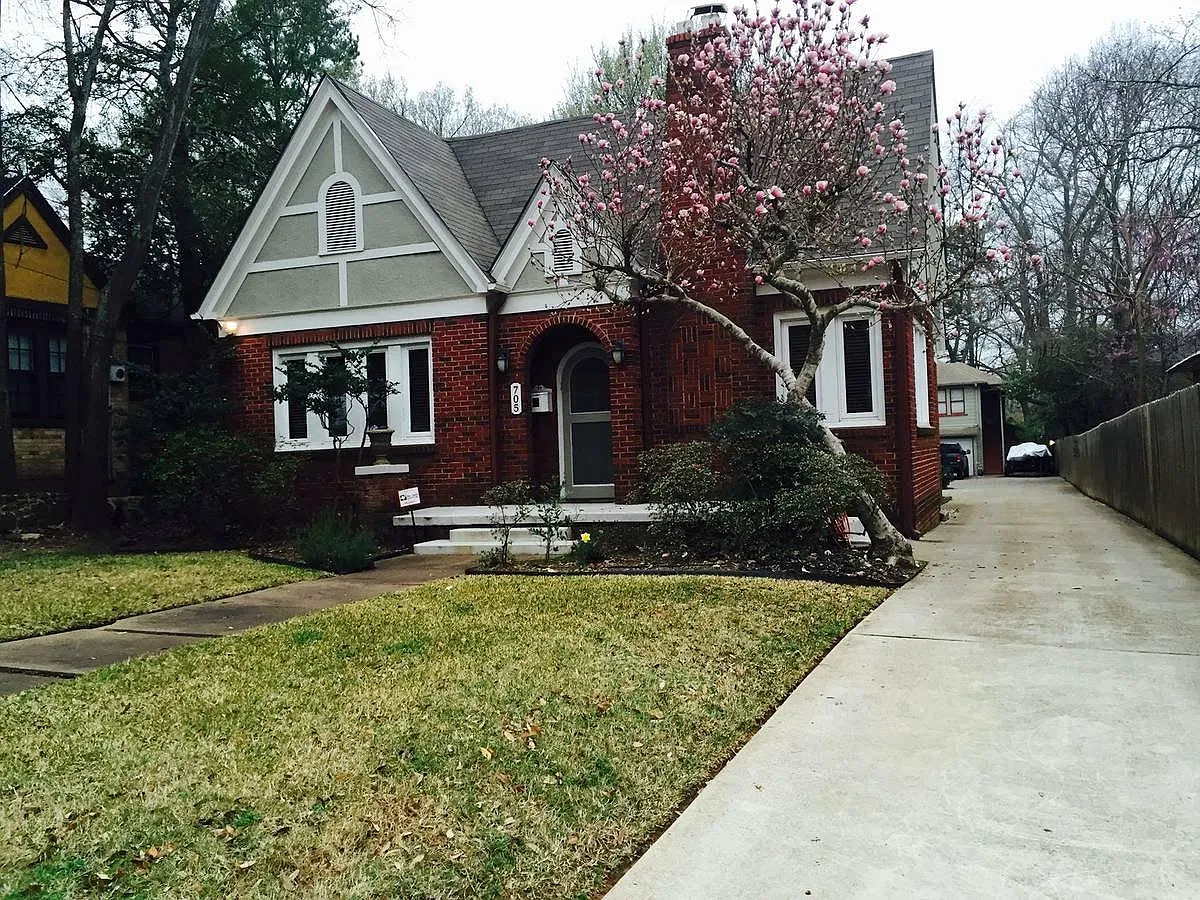 705 S Chilton Avenue — Photo 1