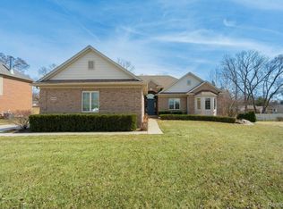 51112 Merry Ln, Shelby Township, MI 48316