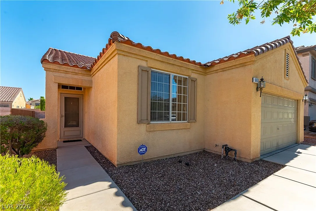 3 bed, 2.0 bath, 1456 sqft, $1,995 — Photo 3