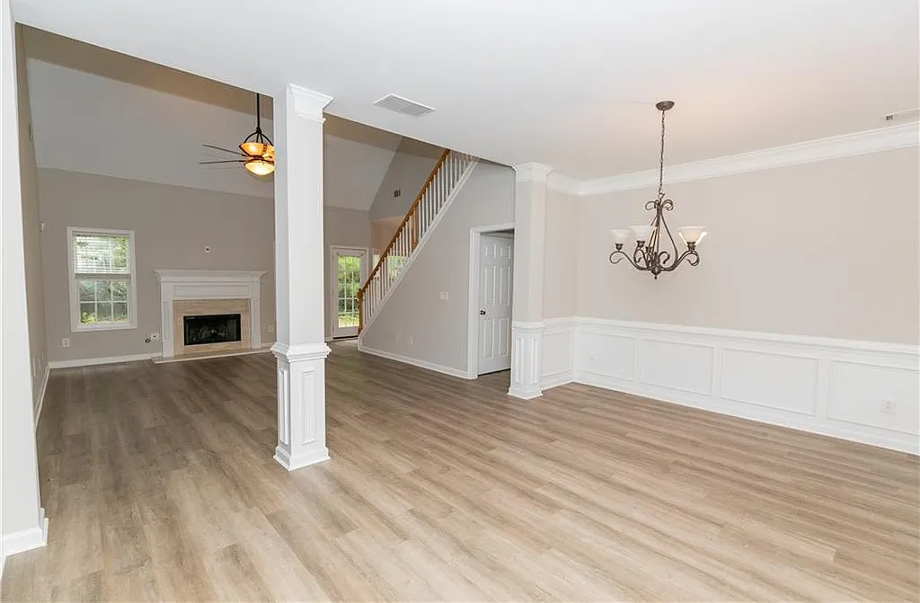 4 bed, 2.5 bath, 2270 sqft, $2,400 — Photo 3
