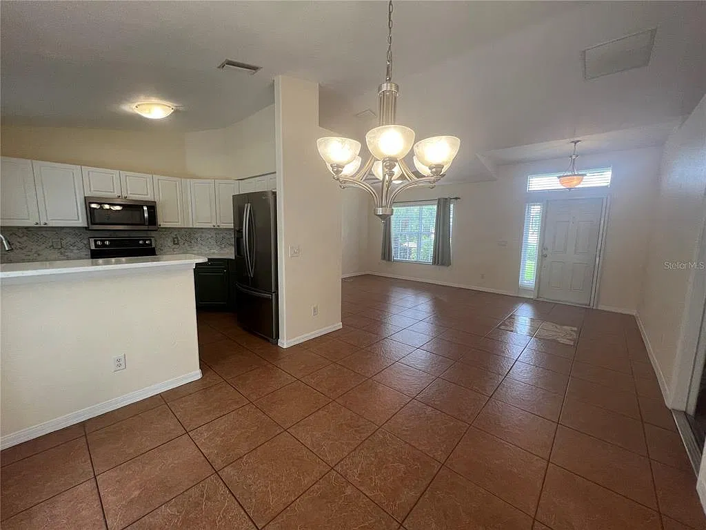3 bed, 2.0 bath, 1249 sqft, $2,350 — Photo 4