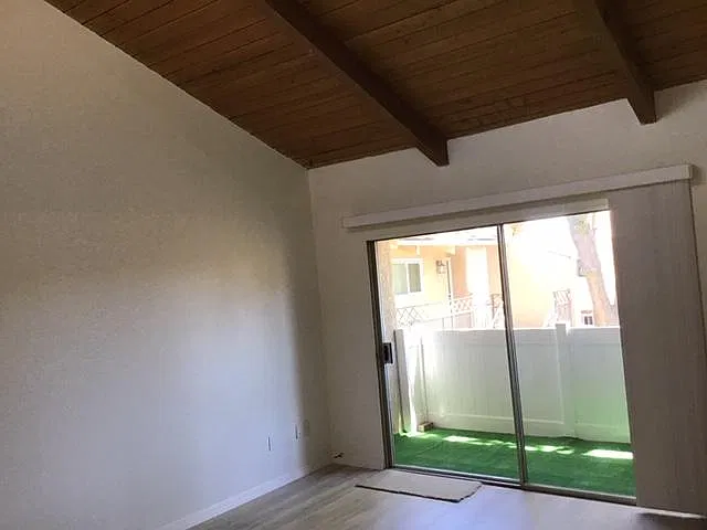 3 bed, 1035 sqft, $2,750 — Photo 3