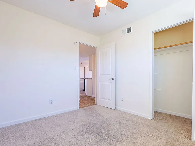 520 S 3rd St — Photo 14