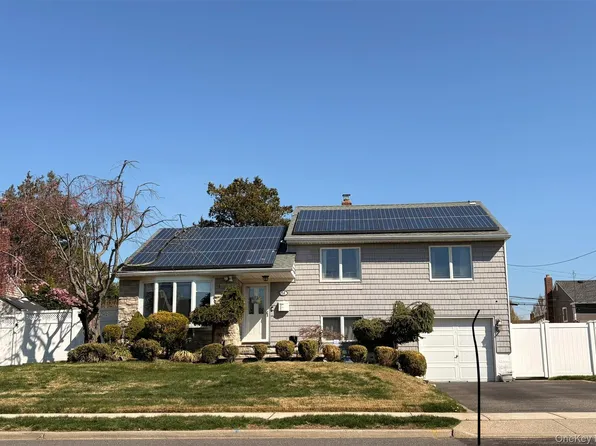 16 Amherst Drive, Massapequa, NY 11758