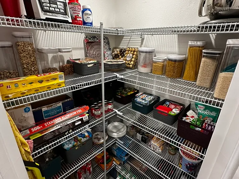 Kitchen Pantry w/lights