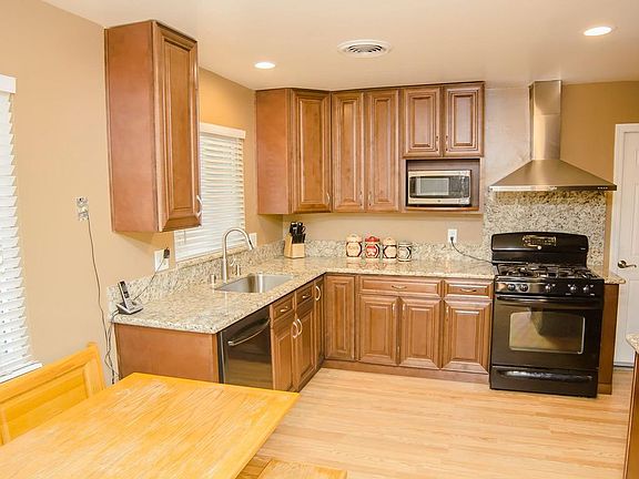 4th image of 7228 Thomas Dr