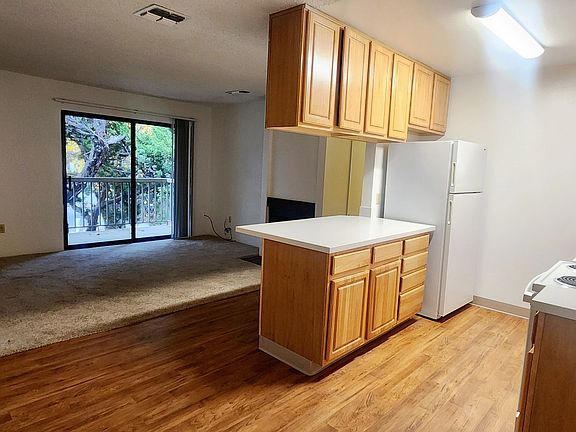 3rd image of 1740-1750 Hanover Dr #121