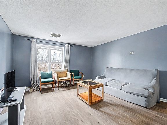 5th image of 35 Longworth Ave Unit 12