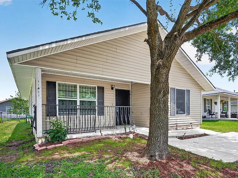 11411 Roandale Dr — Photo 2