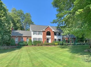 9191 Regency Woods Dr, Kirtland, OH 44094