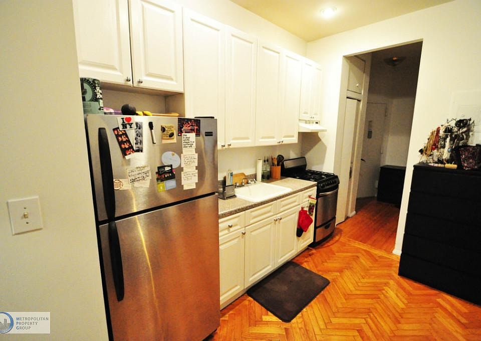 2nd image of 336 W 49th St #1