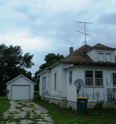 2nd image of 215 E Whited St