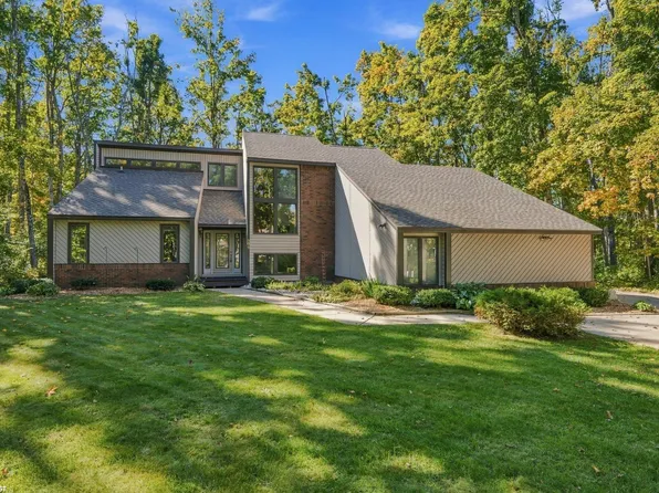 586 Woodside Ln, Gaylord, MI 49735