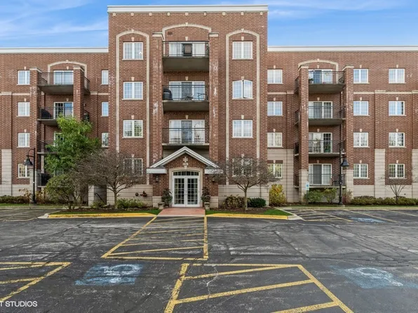 1479 N Milwaukee Ave APT 208, Libertyville, IL 60048