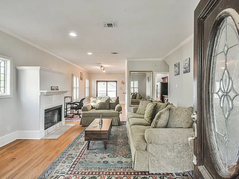 1116 W 16th St — Photo 9