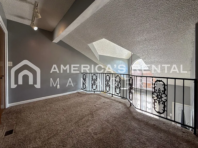 1219 Magnolia Pl — Photo 16