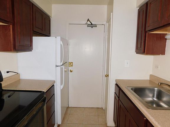3rd image of 913.5 Hinman Ave #1N