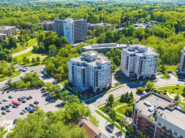 1000 Creekside Dr #204, Hamilton, ON L9H 7S6