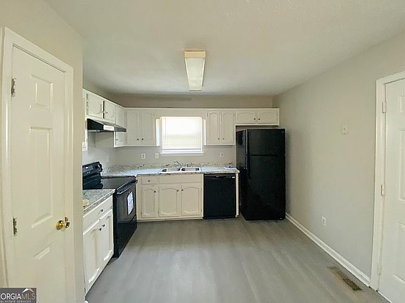 4th image of 176 Smith Ave #A